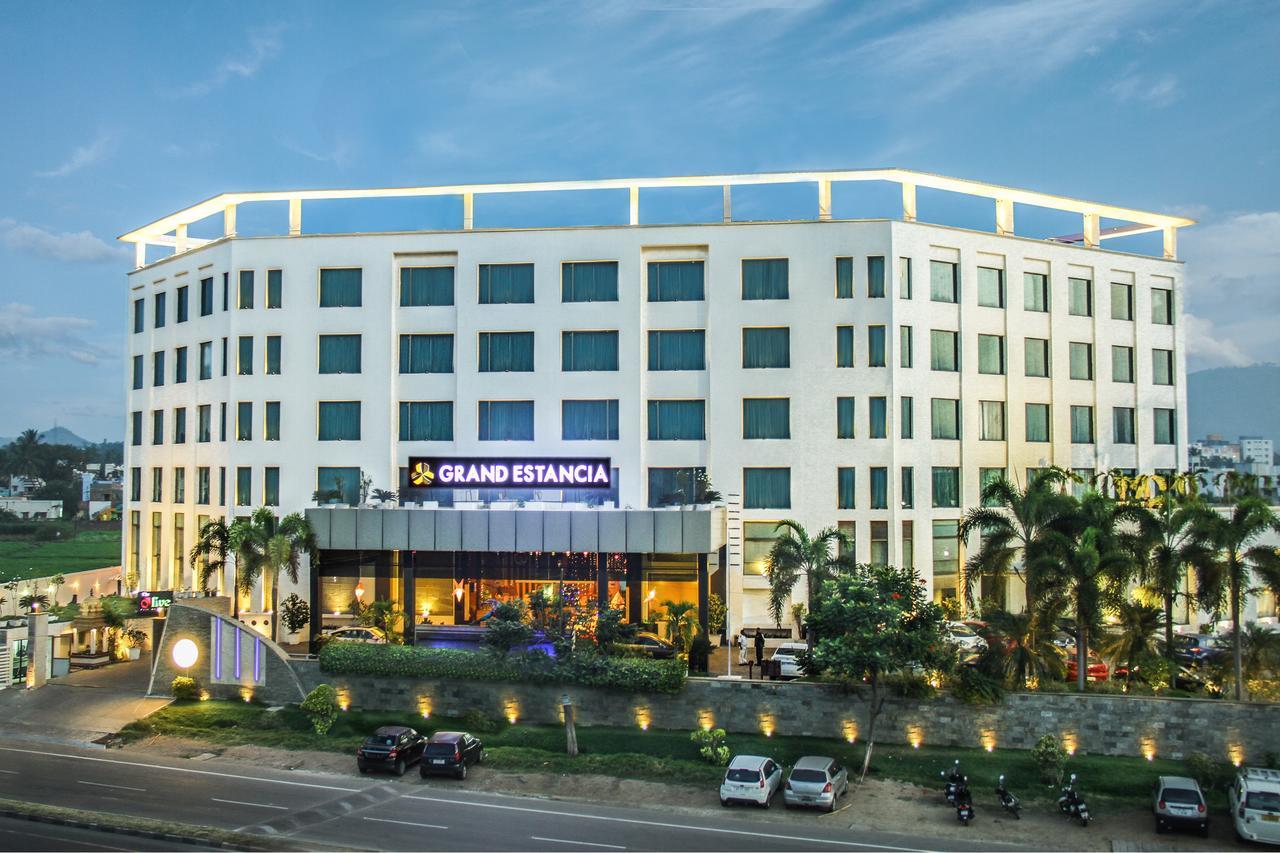 Grand Estancia Salem Exterior photo