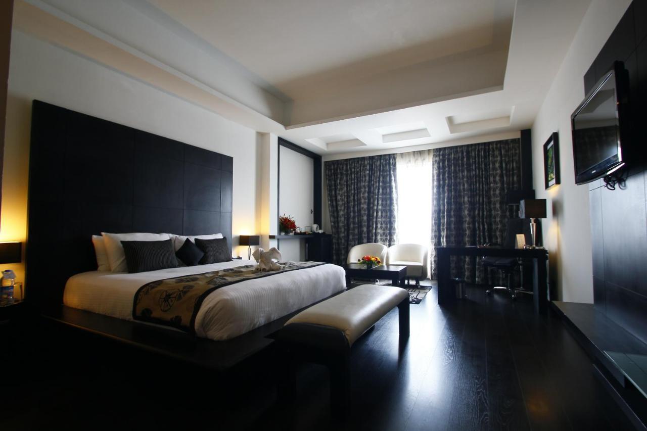 Grand Estancia Salem Room photo